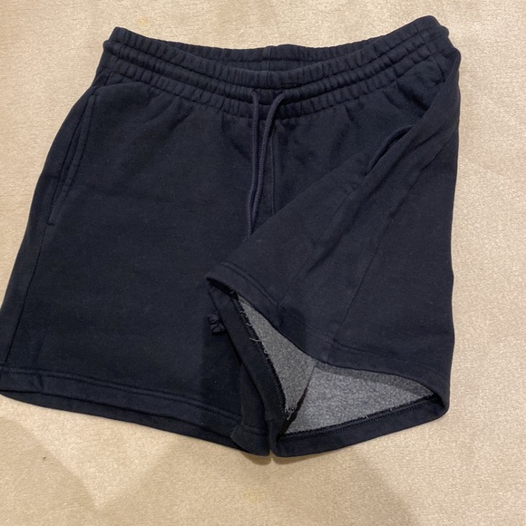 Aritzia Sweatshort - Picture 2 of 4